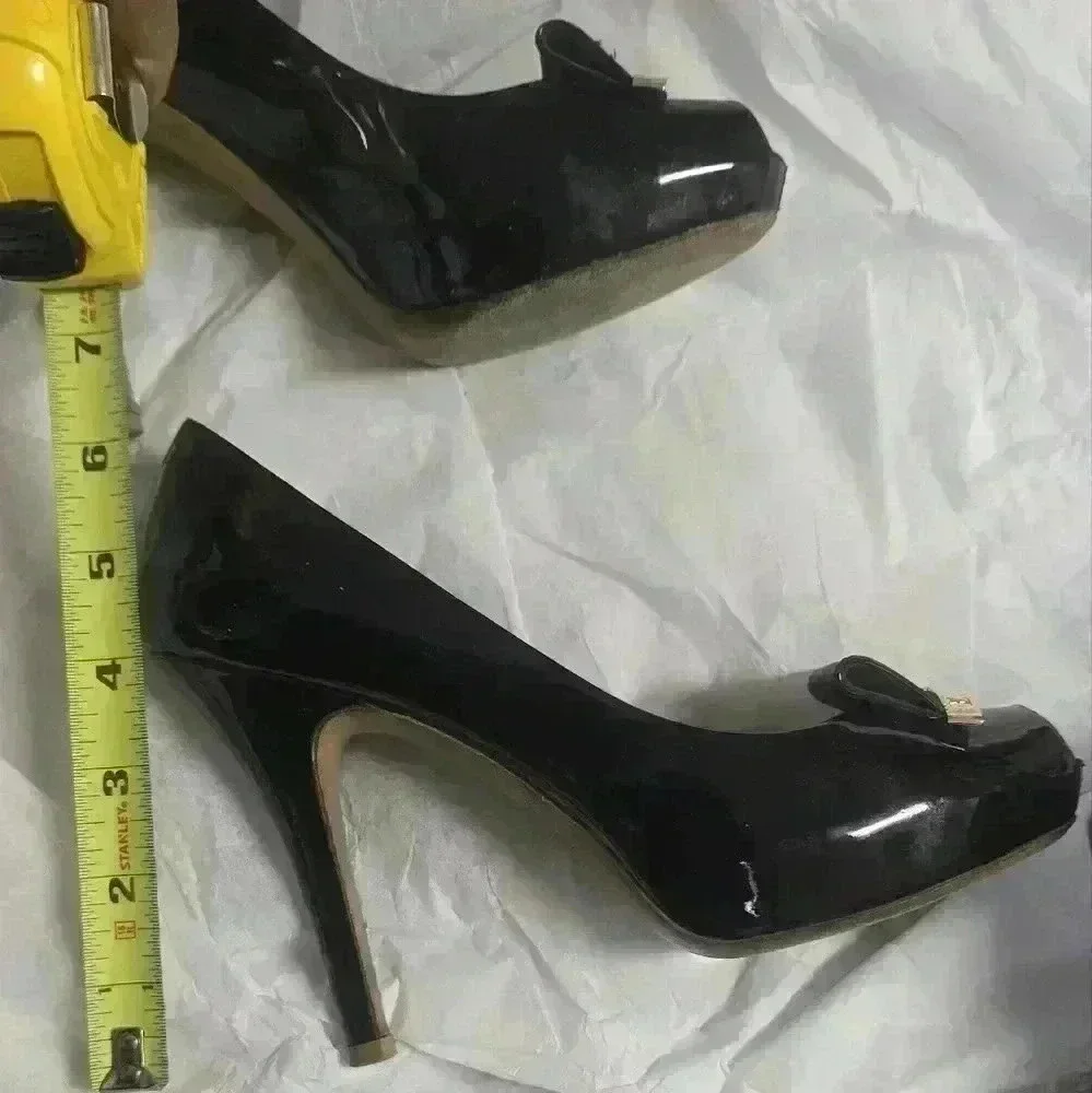 Louis vitton heels size 35.5 great condition - Picture 2 of 13